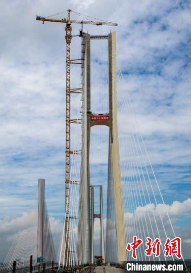 廣州南沙港鐵路跨西江斜拉橋順利合龍。廣鐵集團(tuán)供圖