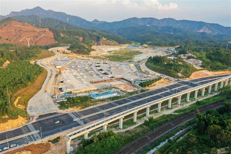 （經(jīng)濟(jì)）（4）廣東清遠(yuǎn)磁浮旅游專(zhuān)線(xiàn)修抵終點(diǎn)站